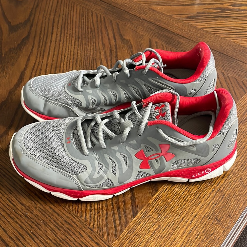 Men’s Under Armour size 11.5 tennis shoe